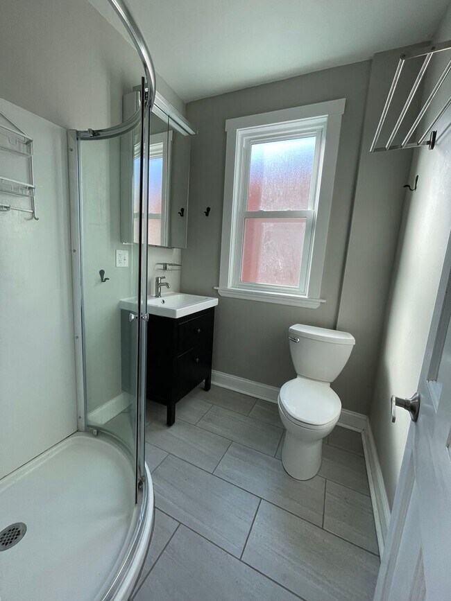 Building Photo - Two unit building with shared laundry and entryway