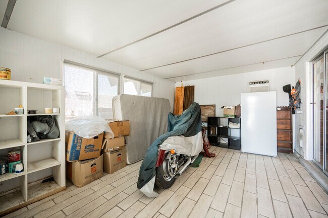 Building Photo - No HOA- Single story pool home