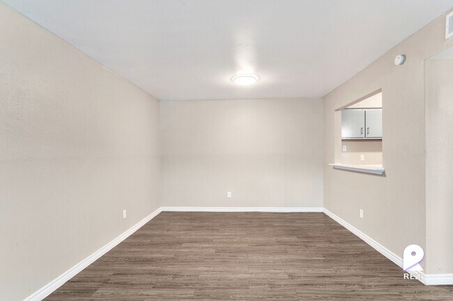 Building Photo - 11810 Algonquin Dr