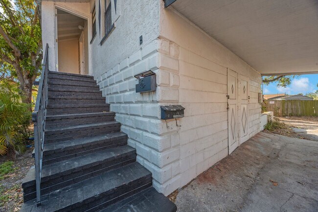 Building Photo - 2242 23rd Ave S