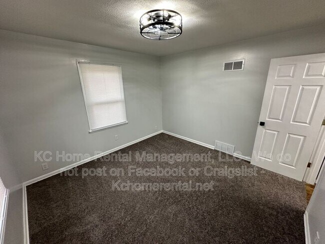 Building Photo - 5016 Norwood Ave