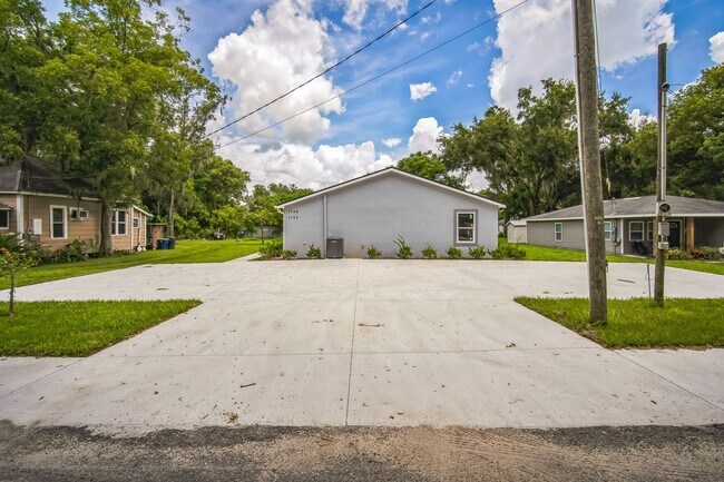 Building Photo - Charming New 3BED-2BATH Apartment in Bartow FL