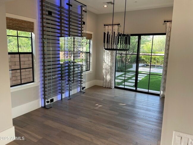 Building Photo - 10203 E Camelot Ct