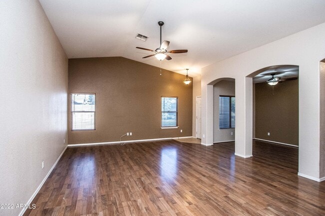 Building Photo - 44629 W Santa Fe St