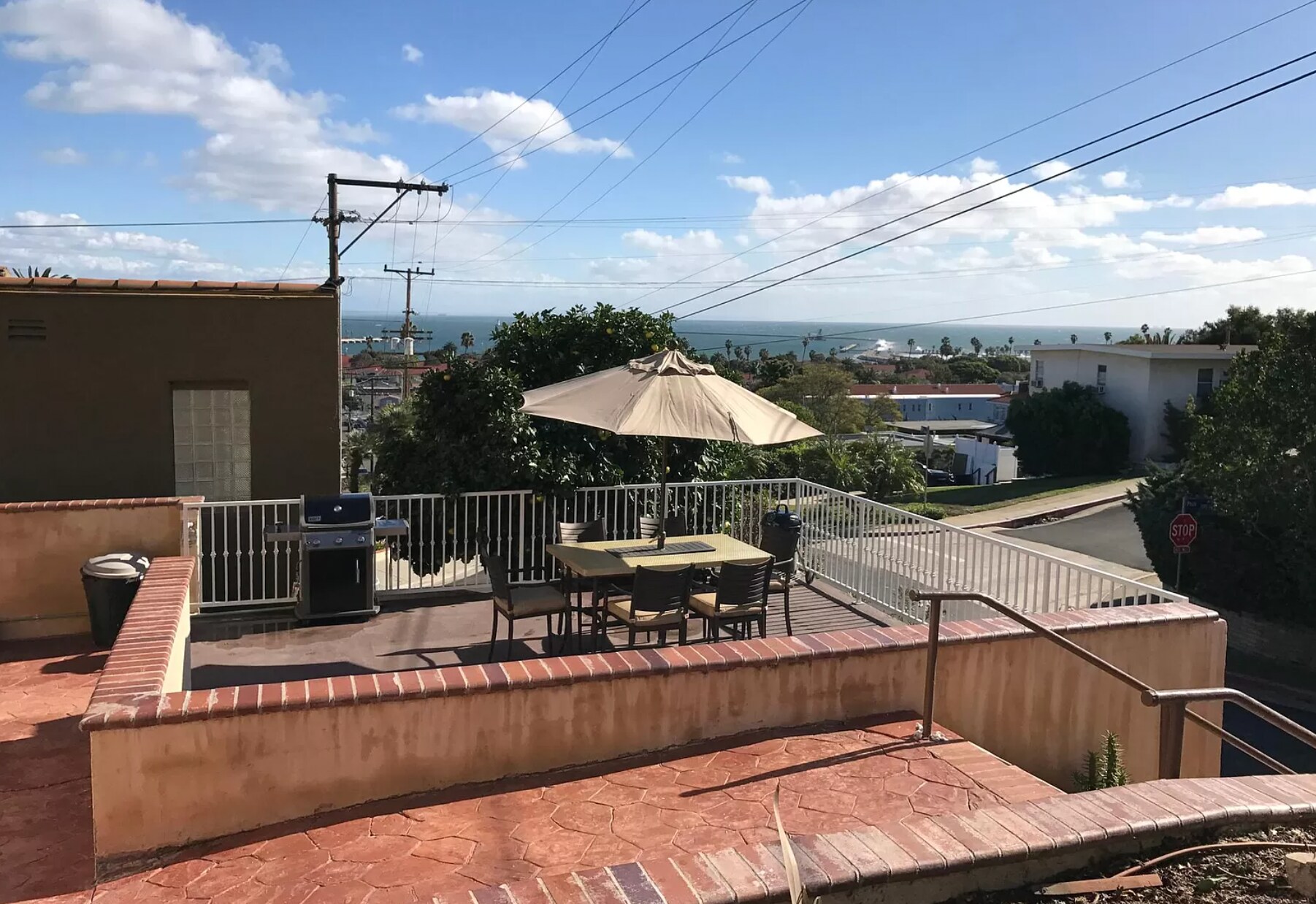 patio - 708 W 32nd St