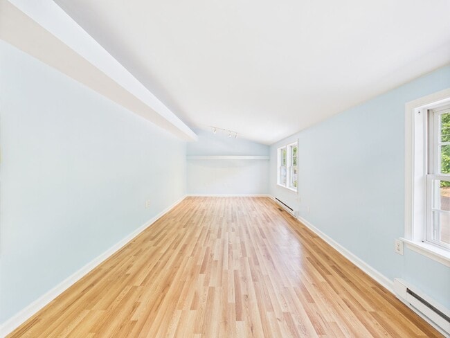 Building Photo - Charming 2-Bedroom near Gypsy Hill Park