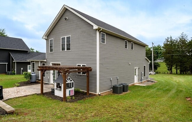 Building Photo - 3 Bedroom Home in Goode