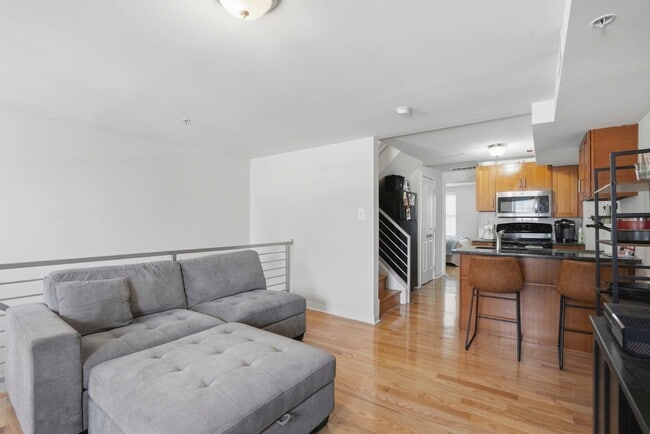 Building Photo - 520 S 4th St