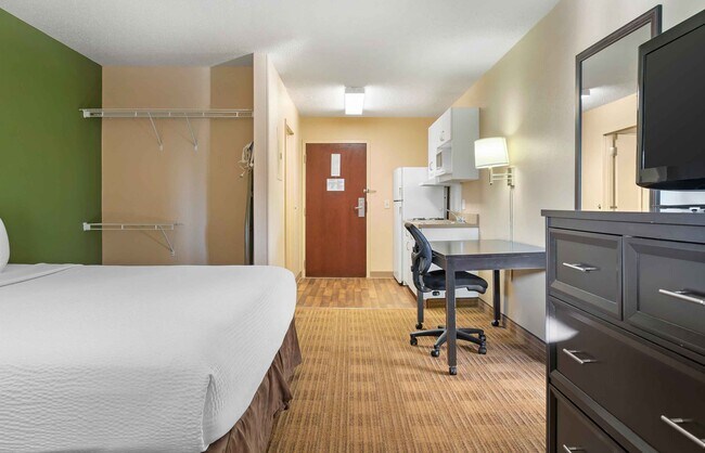 Building Photo - Furnished Studio-Detroit - Farmington Hills