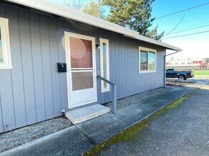 Building Photo - 12-775