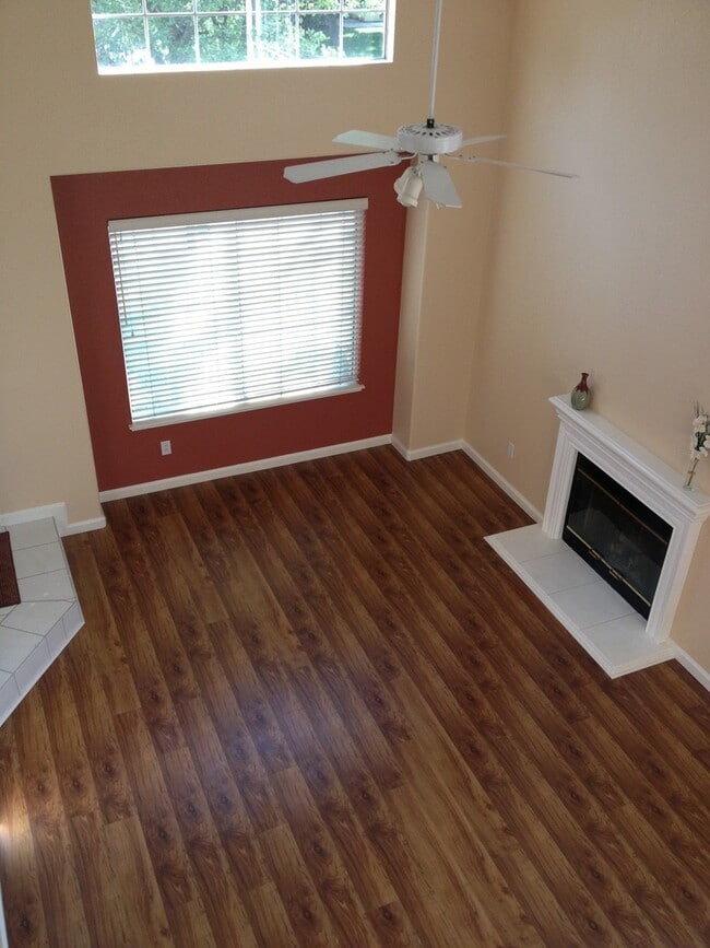 Building Photo - Home on quiet street in Roseville off Foothills Blvd