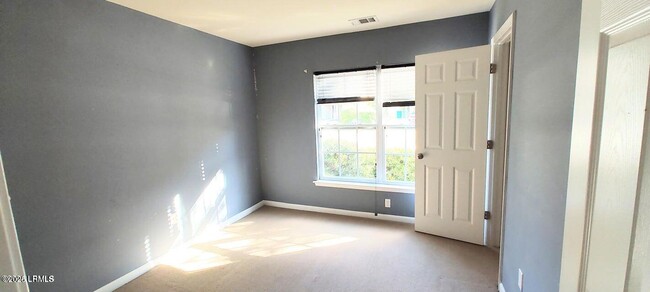Building Photo - 17 Harbison Pl