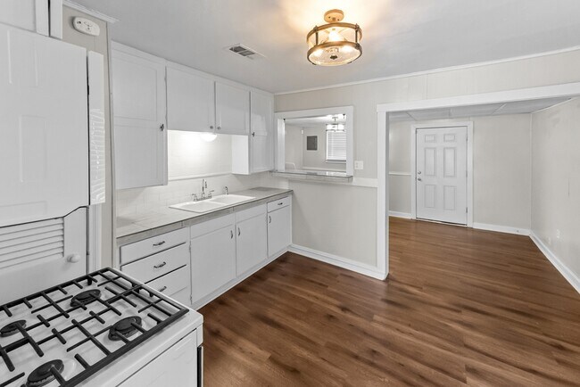 Building Photo - 2609 Herring Ave