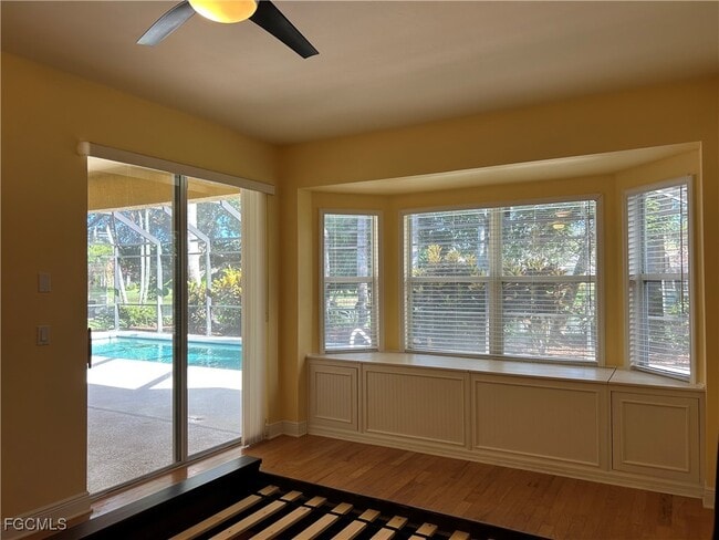 Building Photo - 9947 Colonial Walk N