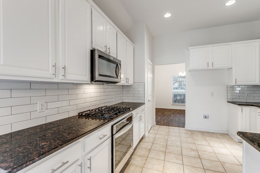 Building Photo - 9440 Park Garden Dr