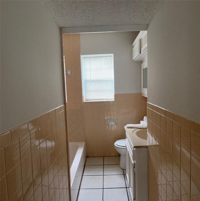 Building Photo - 2340 Cumberland St