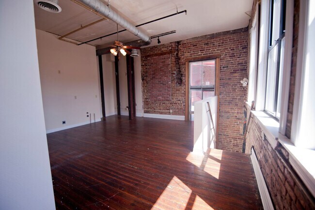 Building Photo - Downtown Lofts 201-202