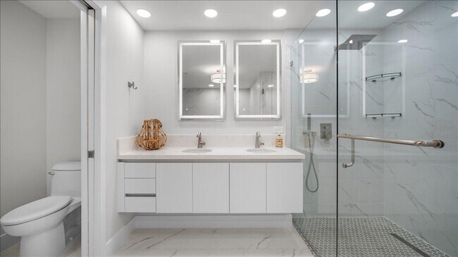Building Photo - 3100 N Ocean Dr