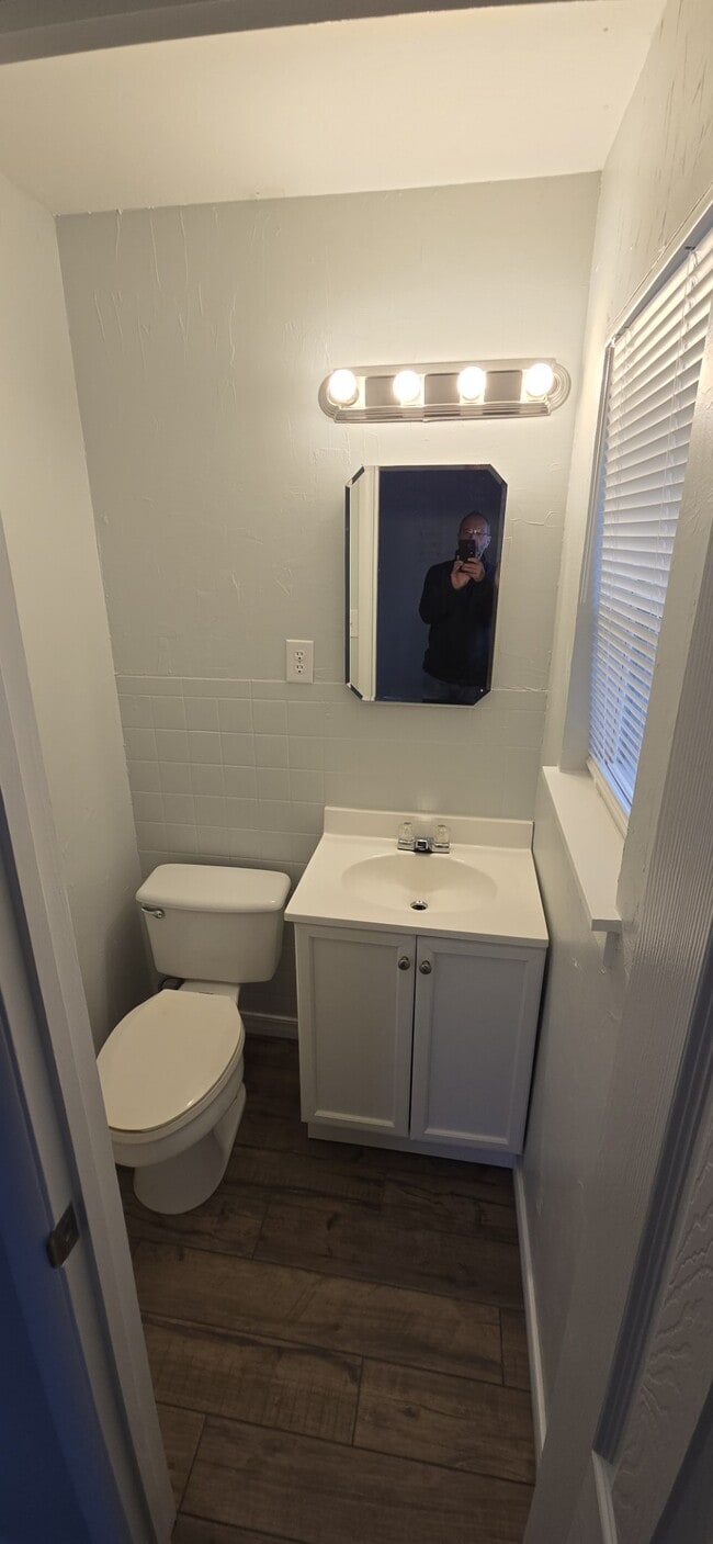 Building Photo - 909 Van Horn St