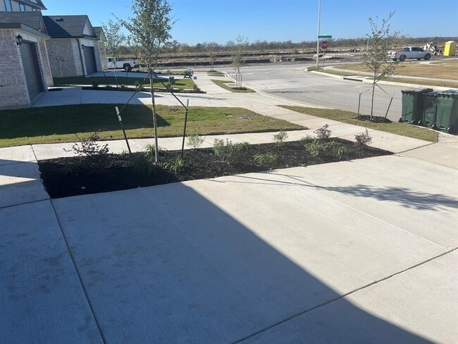 Building Photo - 112 Raymondville Path