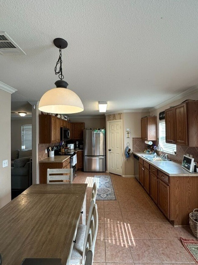 Building Photo - 4 Bed 2.5 Bath Home with Yard in Kyle
