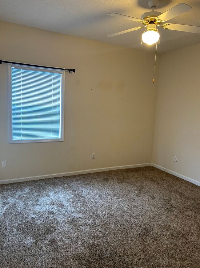 Building Photo - 115 Woodmere Dr