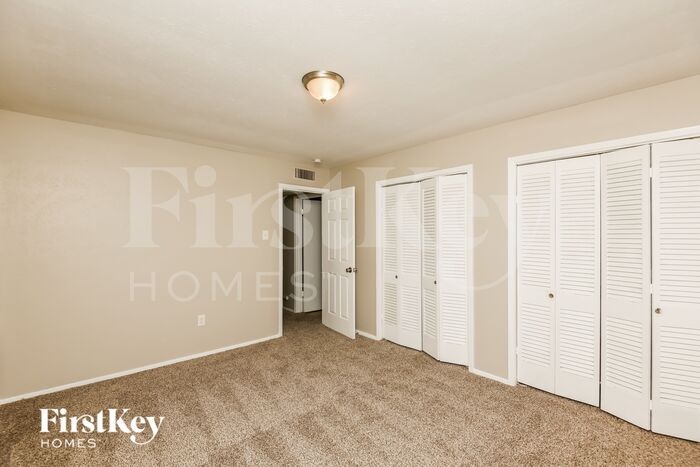 Building Photo - 217 Rancho Dr
