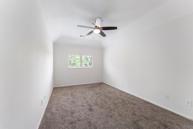Building Photo - 2 Granite Path Pl