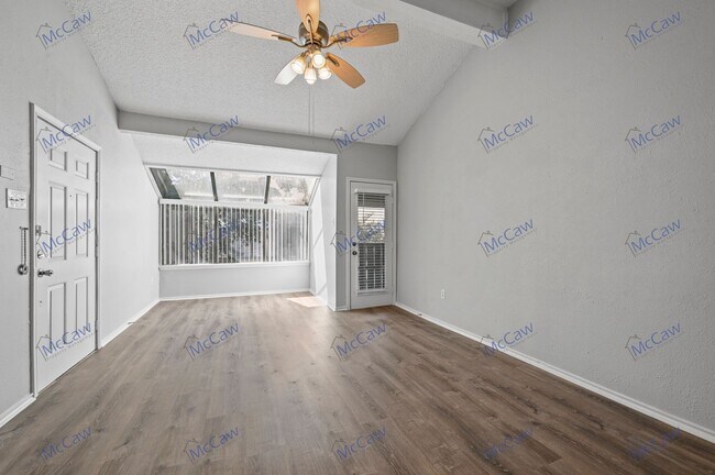 Building Photo - Adorable 1/1 Condo in Dallas! (75231)