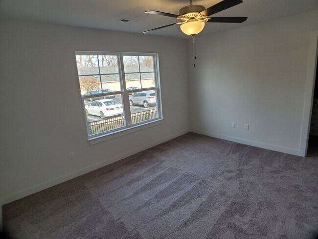 Building Photo - Desirable 3-bedroom, 2 1/2 bathroom townhome