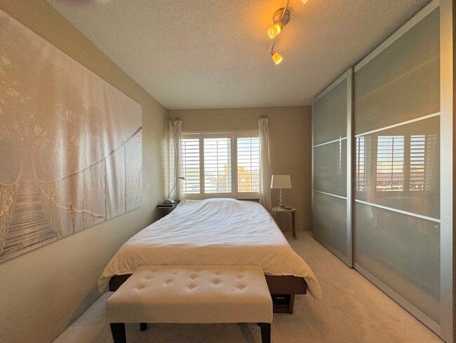 Building Photo - 4545 Wornall Rd