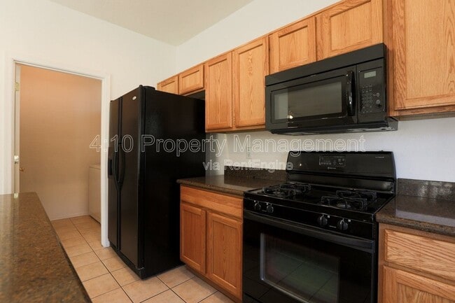 Building Photo - 2644 E Chester Dr