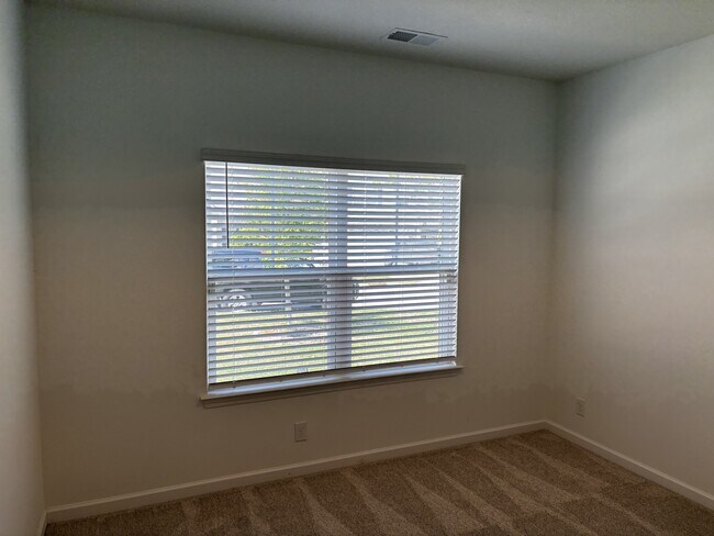 Building Photo - 2732 Minuteman Ln