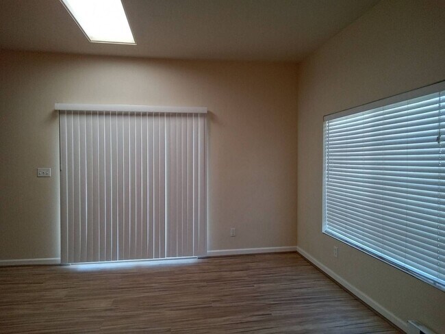 Building Photo - 160 Rutherford Ln