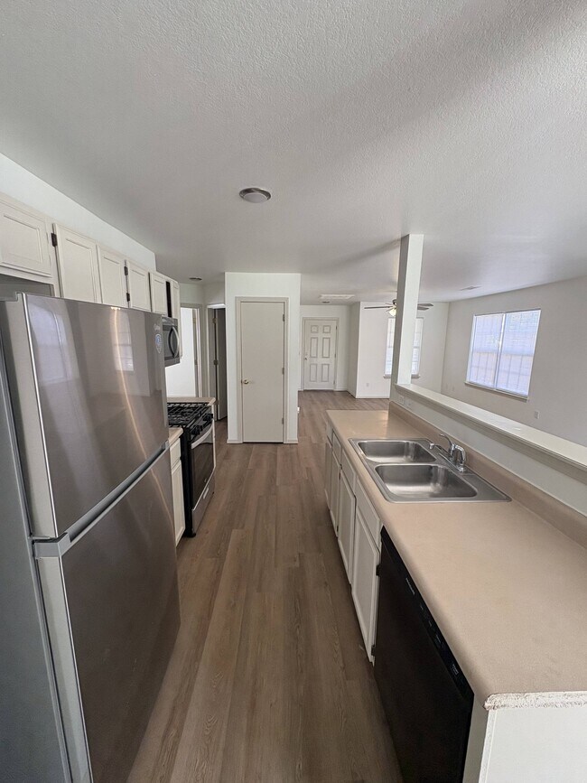 Building Photo - 601 Cedarbrook Ct