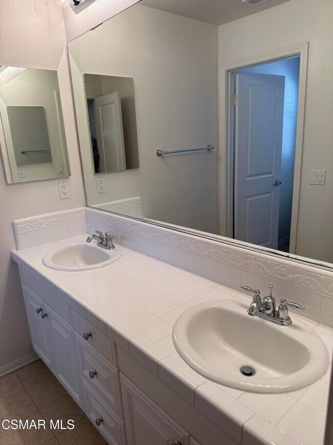 Building Photo - 600 Clearwater Creek Dr