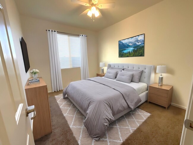 Building Photo - Vail School District hard to find 5 bedroo...