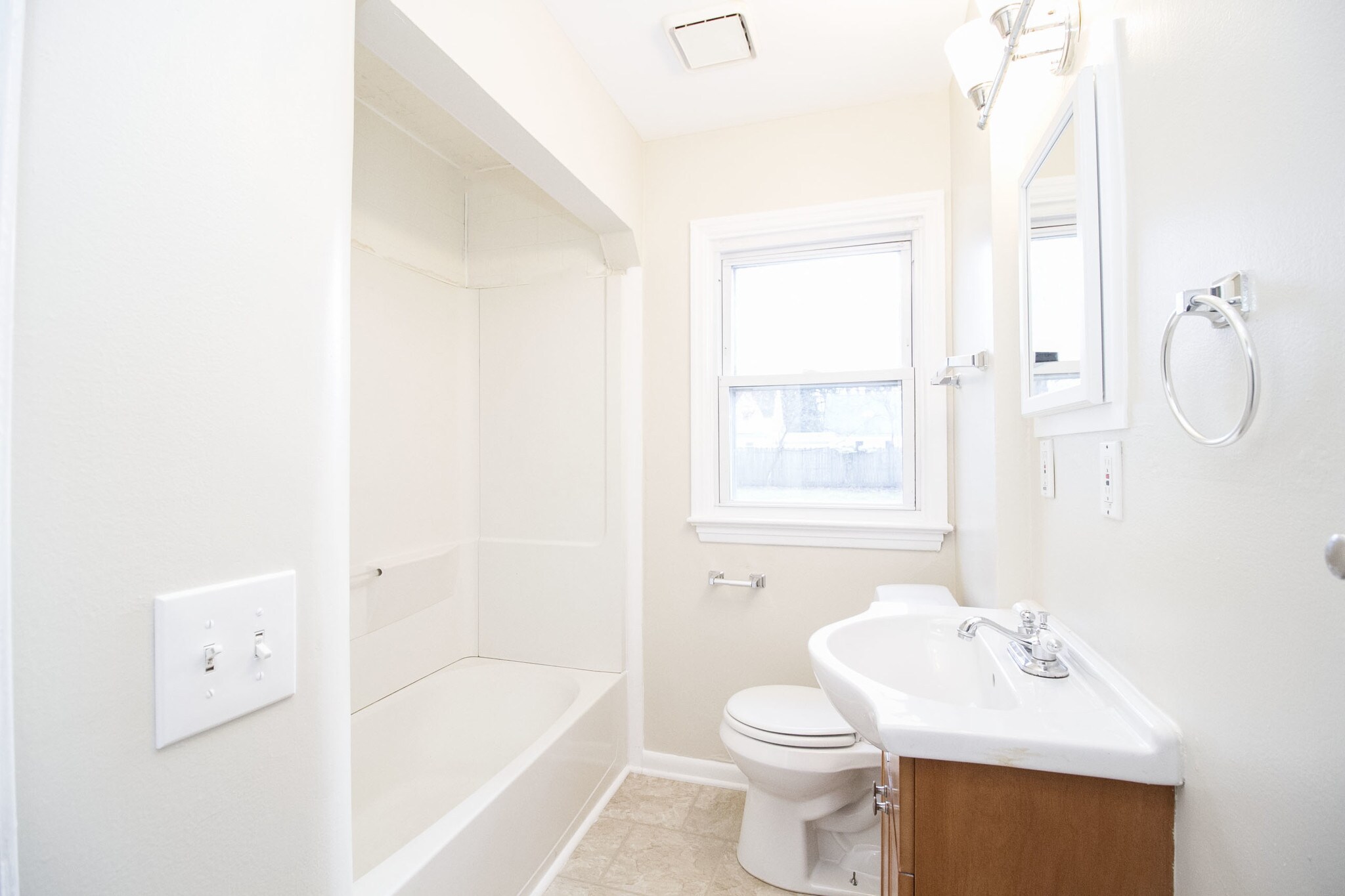 Building Photo - 2125 Loxley Rd