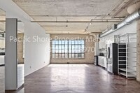 Building Photo - Large Loft with Modern Finishes at Historic Toy Factory Lofts!