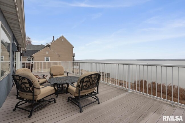 Building Photo - 15326 N River Beach Dr