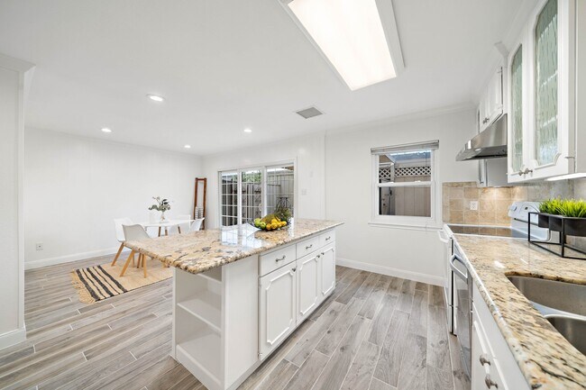 Building Photo - 6434 Burgoyne Rd