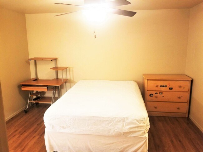 Building Photo - 2bd/2ba West-Flagstaff Condo -End-Unit - N...