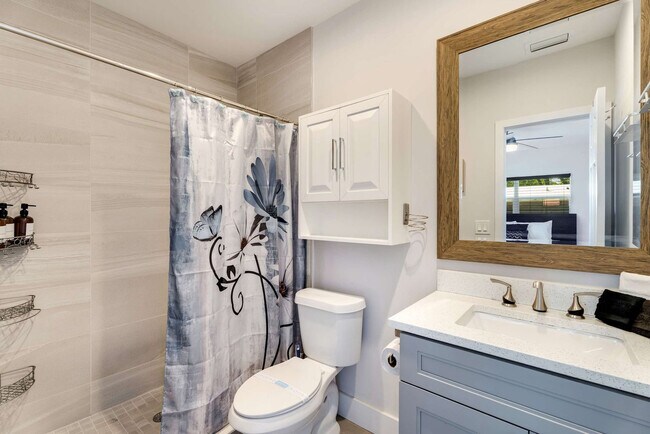 Building Photo - 1526 SW 20th Ave