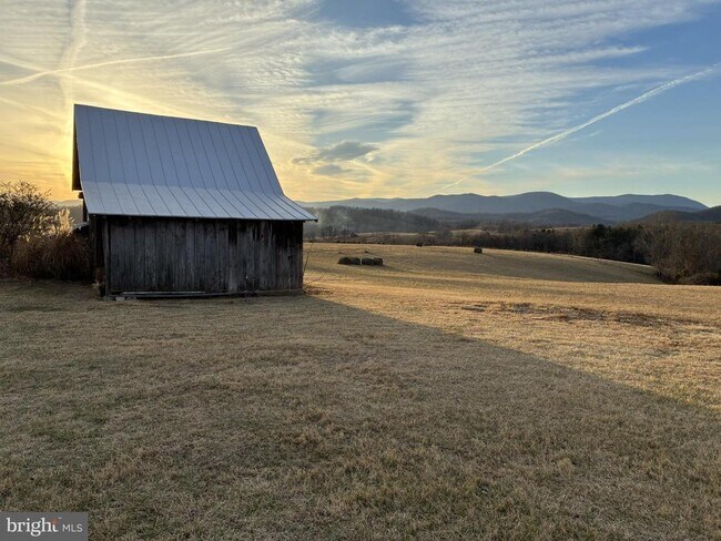 Building Photo - 873 Hawlin Rd