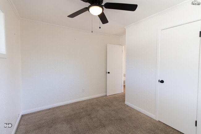 Building Photo - 674 Bell Rd S