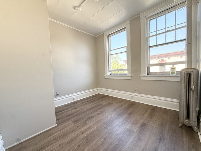 Building Photo - 207 N Pinckney St