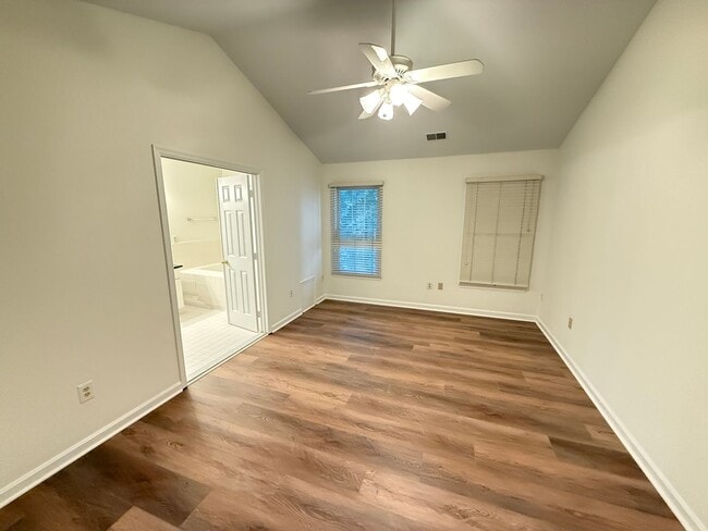Building Photo - Beautiful 3 bed/3.5 Bath in ideal location!