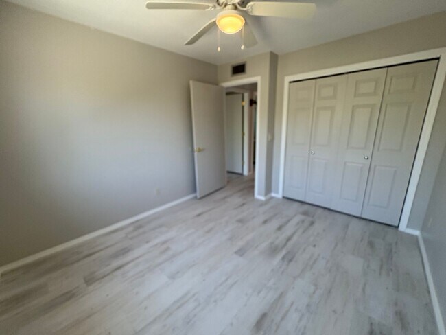 Building Photo - East side beauty with owned solar system