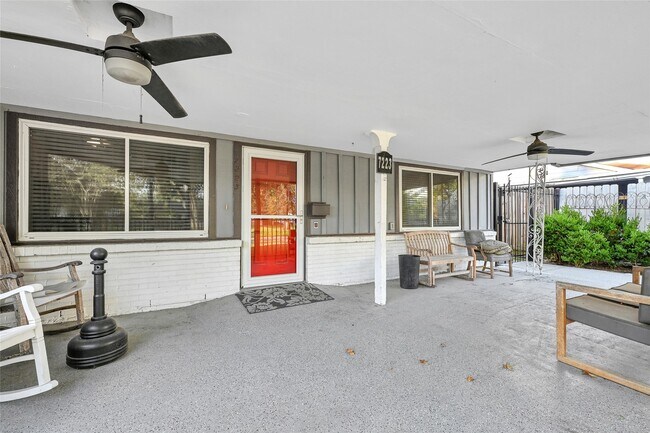 Building Photo - 7223 Lakewood Dr