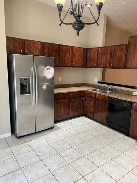 Building Photo - 20223 Apache Gardens Ln